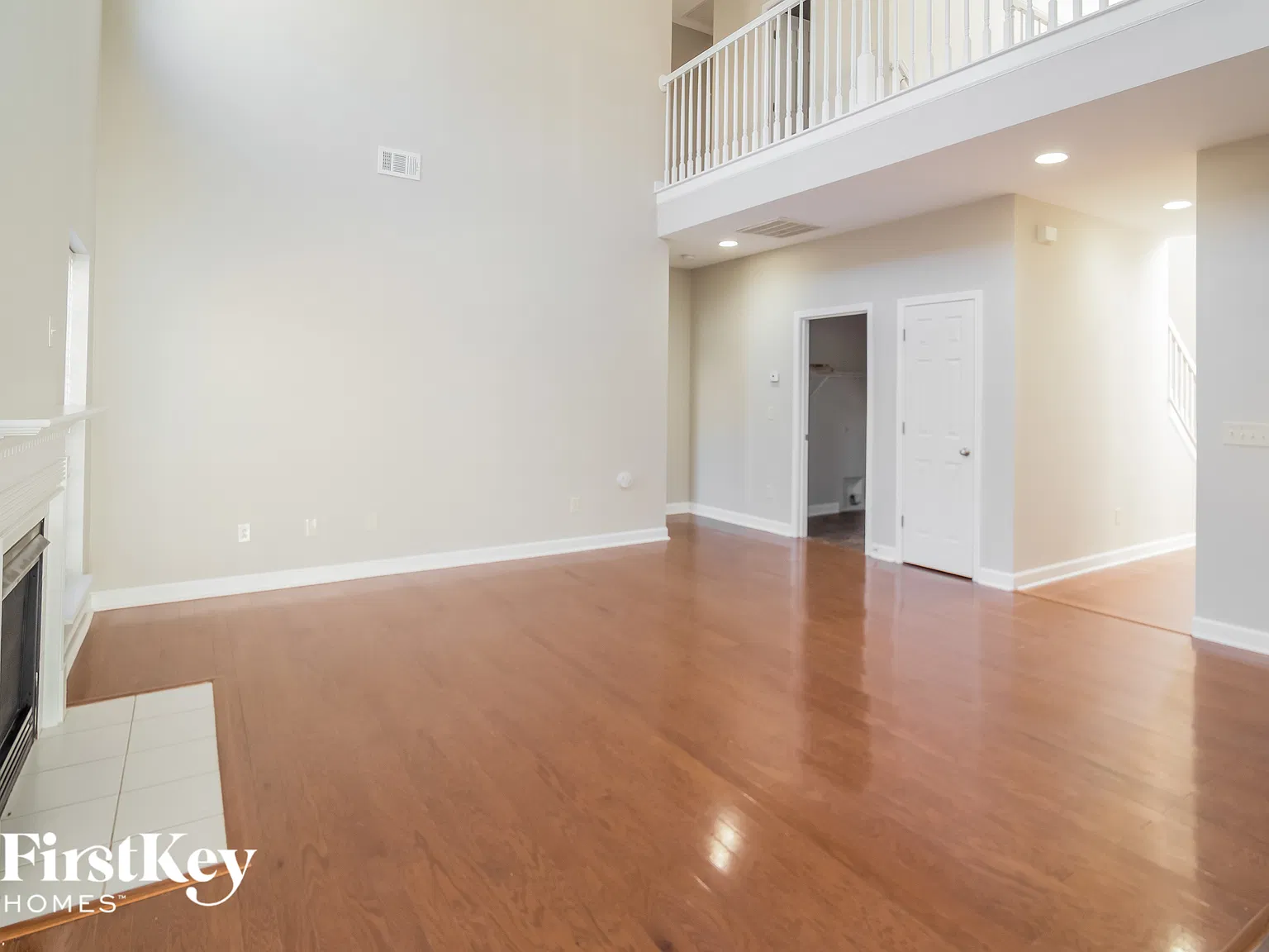 5 bed, 2.5 bath, 2850 sqft, $2,745 — Photo 3