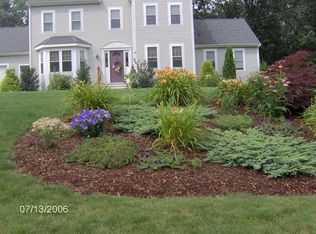 40 Valley Stream Dr, Cumberland, RI 02864