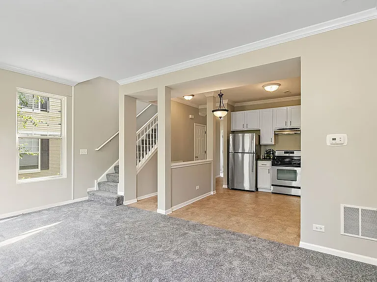 2284 Flagstone Ln — Photo 4