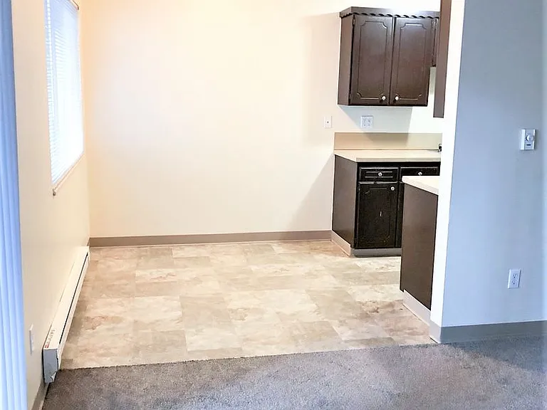 Hill Town Apartments — Photo 34