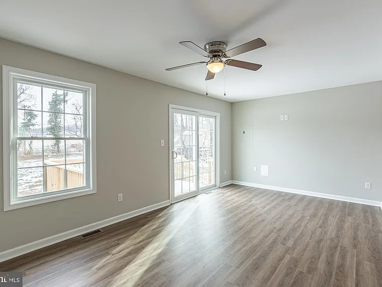 438 Hill St — Photo 5