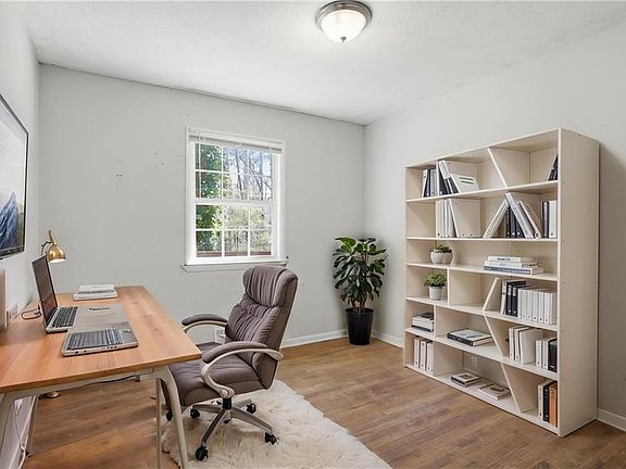 4th image of 595 Sheppard Rd