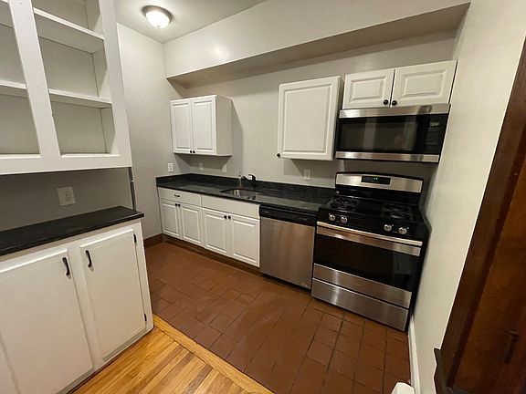 3rd image of 52 King St #3