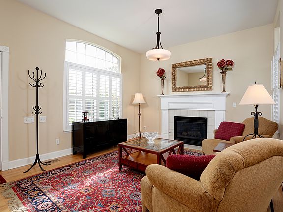 5th image of 1003 N Roslyn Ct