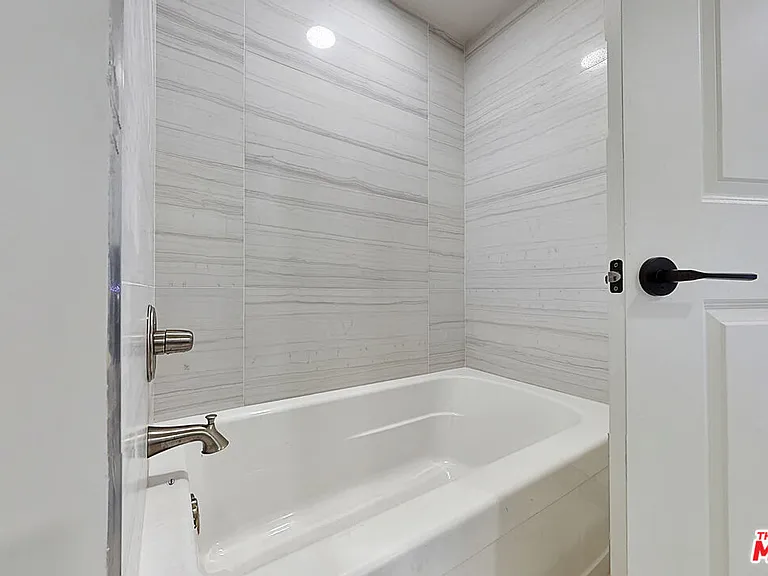 1070 S Bedford St #205 — Photo 27
