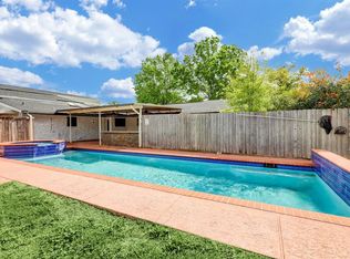 5302 Saxon Dr, Houston, TX 77092