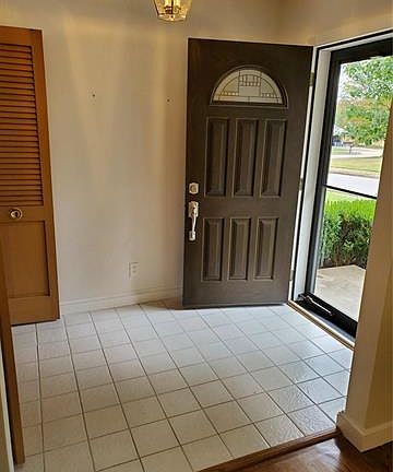 2nd image of 8928 Larchwood Ct