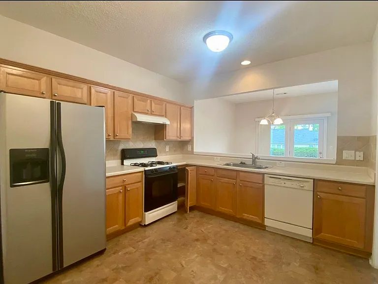 230 Regent Sq #230 — Photo 9