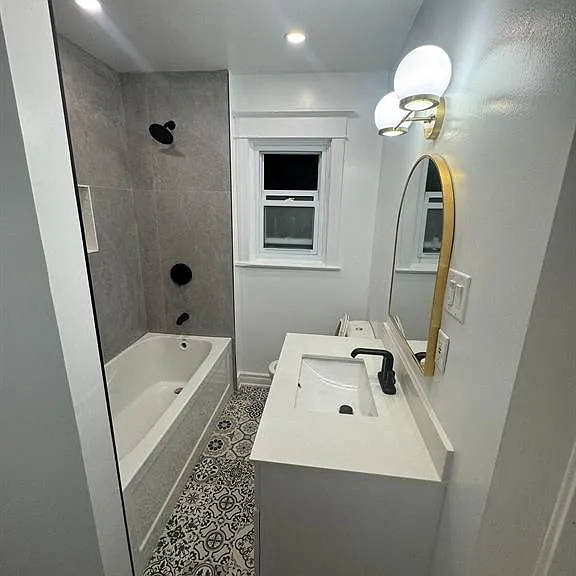 50 Manor Rd E — Photo 5