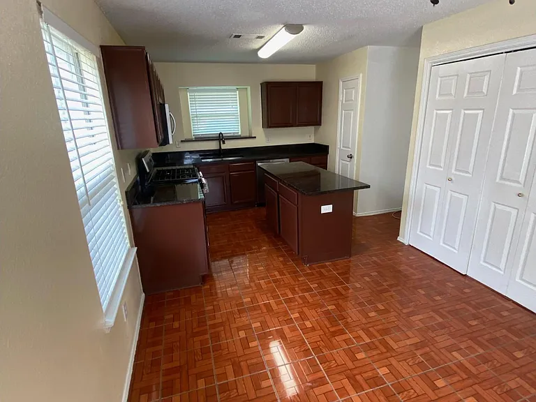 1508 Mountain Side Dr — Photo 5