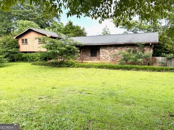 8832 Twin Oaks Dr, Jonesboro, GA 30236