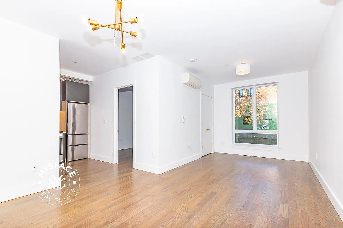 484 Gates Avenue — Photo 3