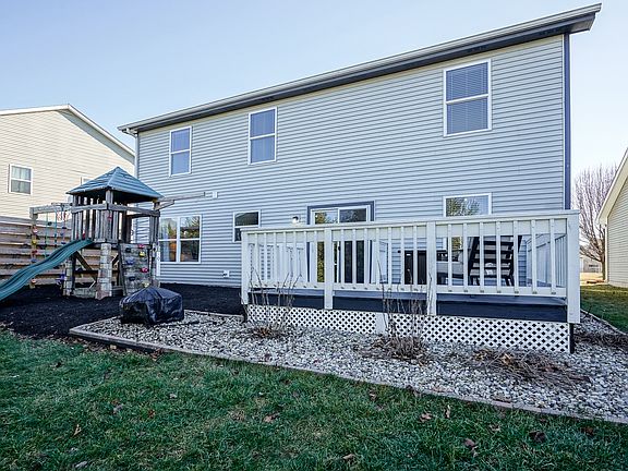 3rd image of 950 Retford Dr