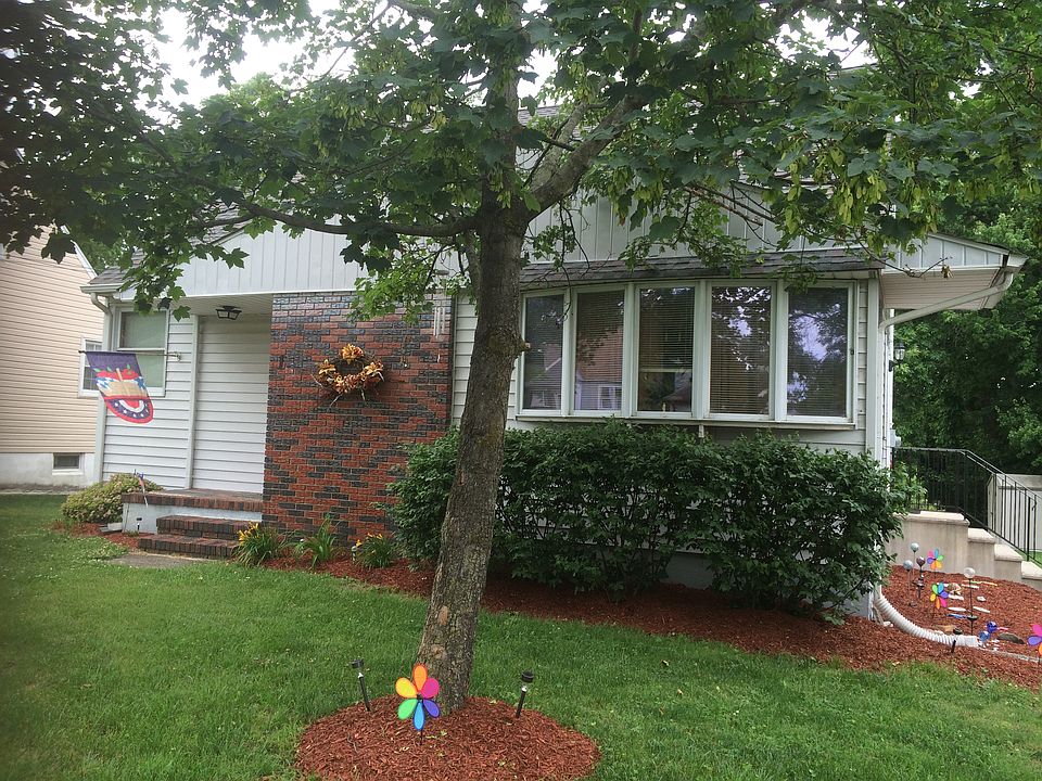 1st image of 16 Heiser Ave