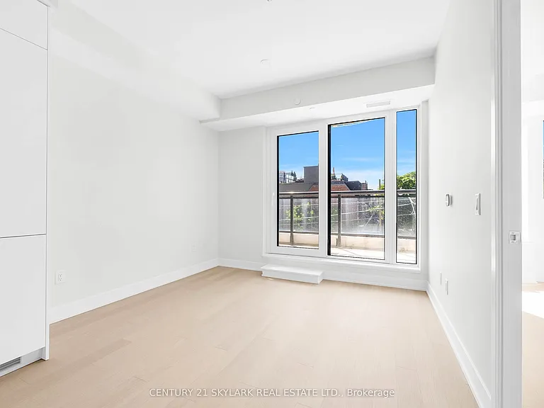 322 Dupont St #206 — Photo 10