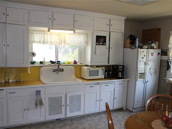 4th image of 635 Centre St #0