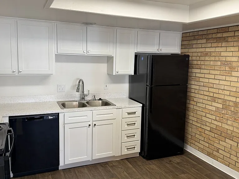 Applewood Crest Townhomes & Apartments — Photo 22