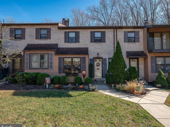 215 Bishop Dr, Aston, PA 19014