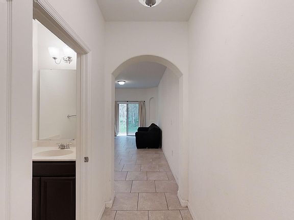 3rd image of 122 Masters Ln