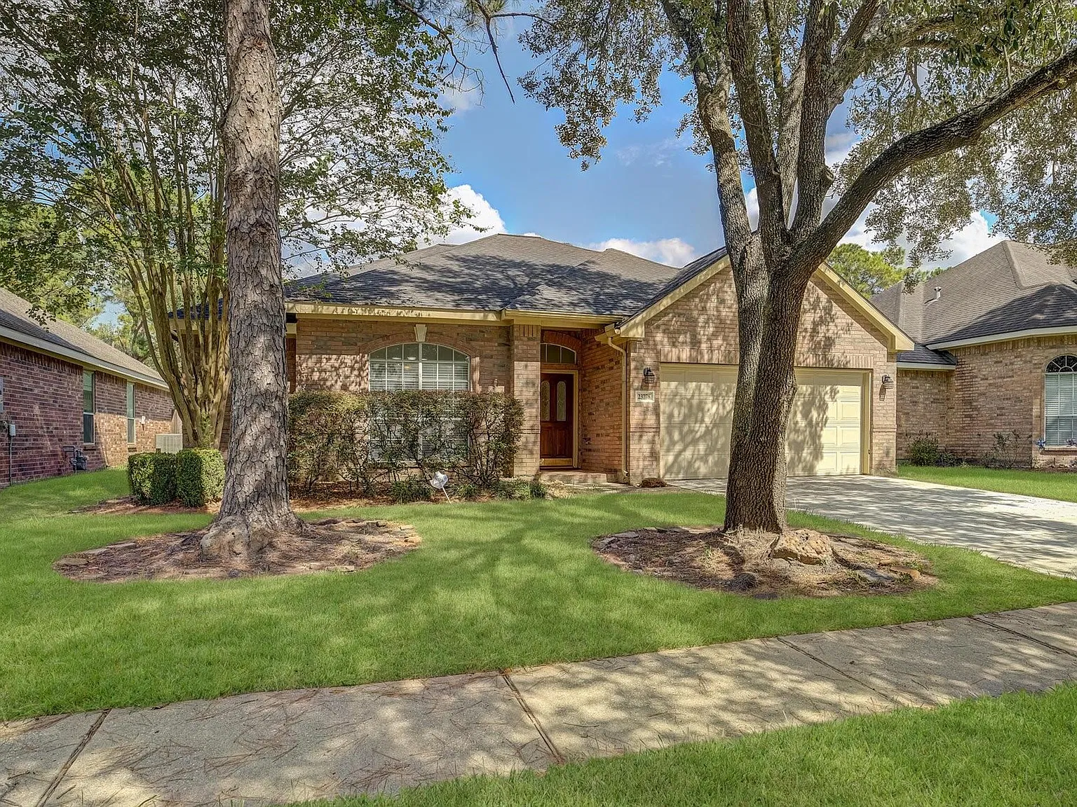 3 bed, 2.0 bath, 2132 sqft, $2,350 — Photo 3