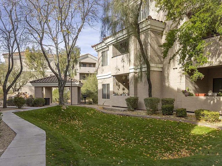Vintage at Scottsdale — Photo 27