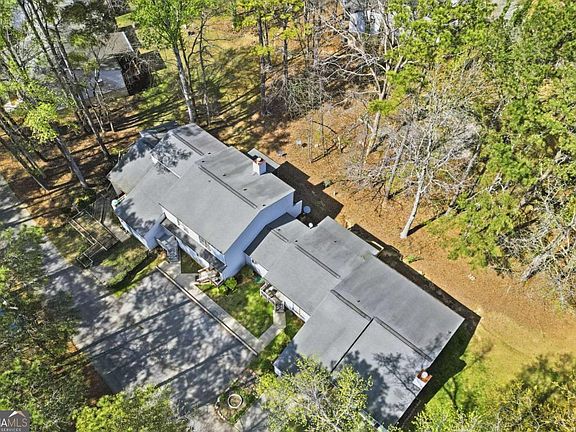 5th image of 402 Willow Way