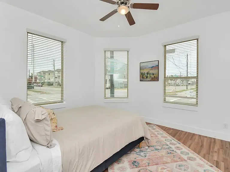 2825 Ball St #2 — Photo 10