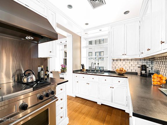 5th image of 70 E 77th St APT 8B
