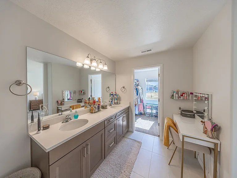 3758 S 3300 W — Photo 23
