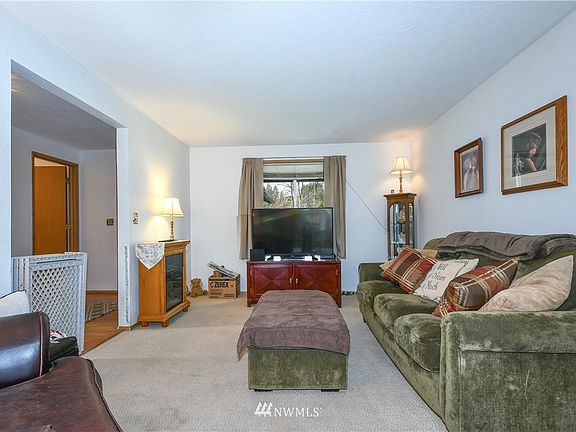 3rd image of 1742 Foxtail Cir