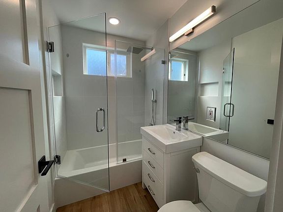 5th image of 686 Crestmoor Dr
