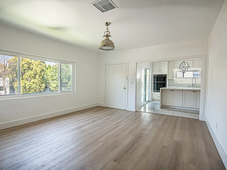 1040 N Crescent Heights Blvd — Photo 19