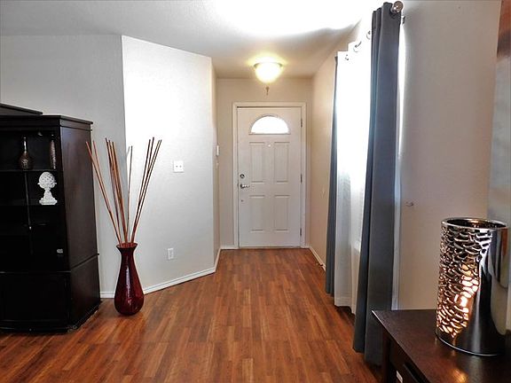 2nd image of 807 Briarwood Dr