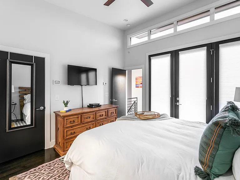 680 Barnett St NE — Photo 3