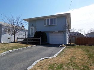 17 W Kissimee Rd, Lindenhurst, NY 11757