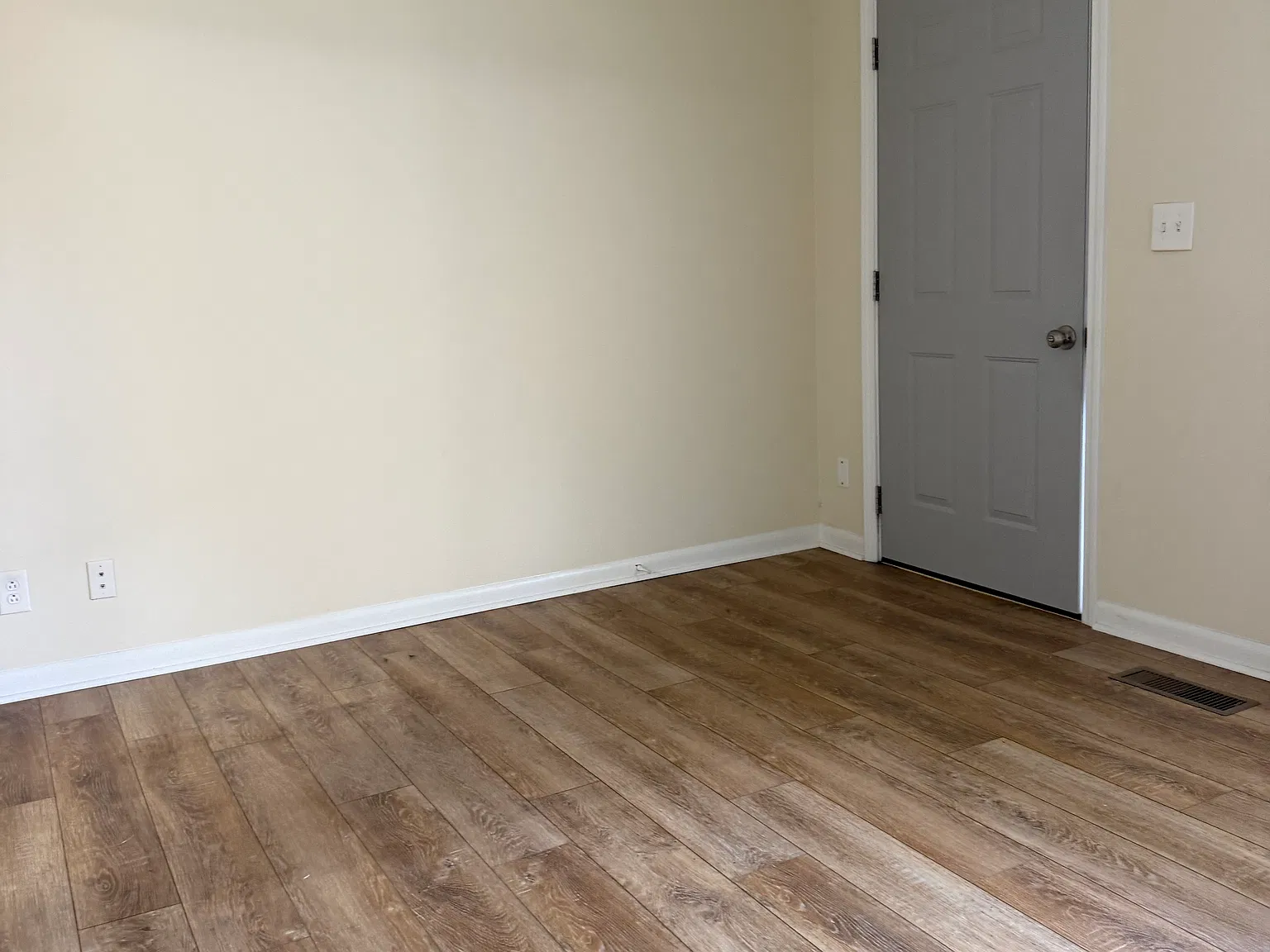 2 bed, 900 sqft, $1,050 — Photo 3