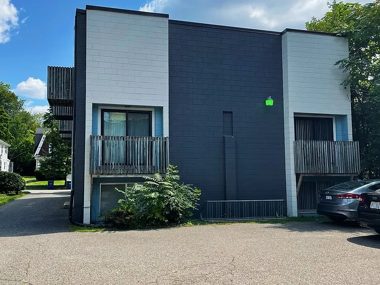 526 Linden St — Photo 17