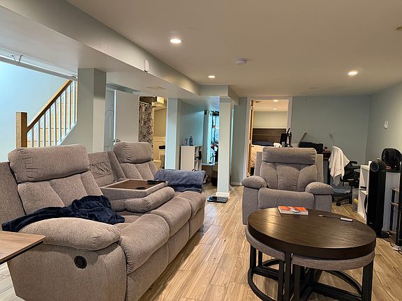 4th image of 44 47th St APT 1