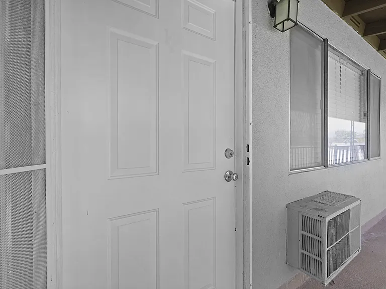1148 El Paseo St #10 — Photo 1