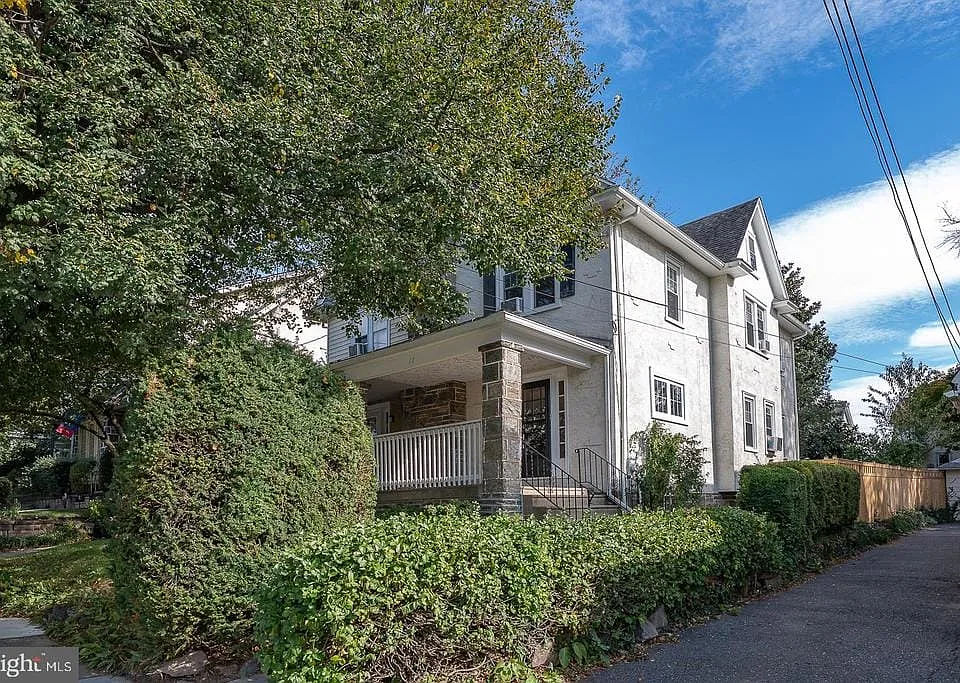 17 E Turnbull Ave