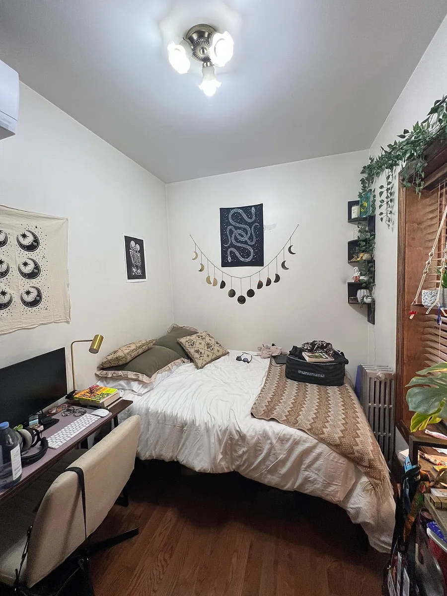 Building Photo - 656 Vanderbilt Ave #2F