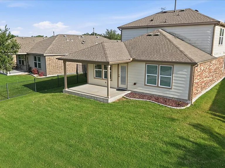816 Hamilton Ln — Photo 32