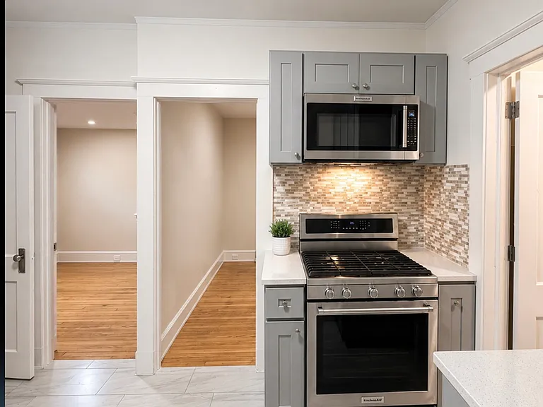 32 Edwin St #2 — Photo 2