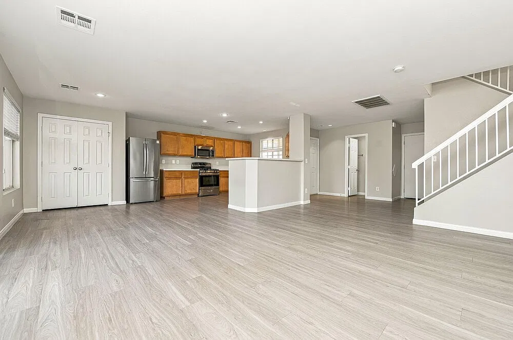 3 bed, 2.5 bath, 1683 sqft, $1,975 — Photo 4