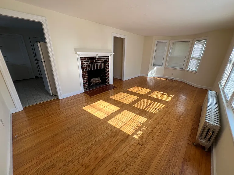 521 Burncoat St #1 — Photo 2