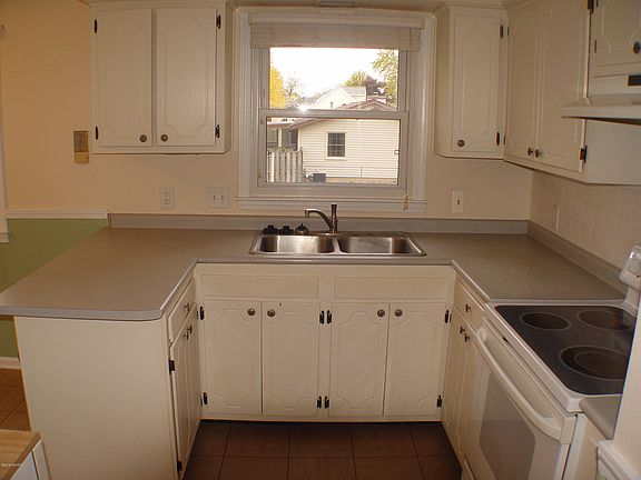 5th image of 4214 Tiffany Ave