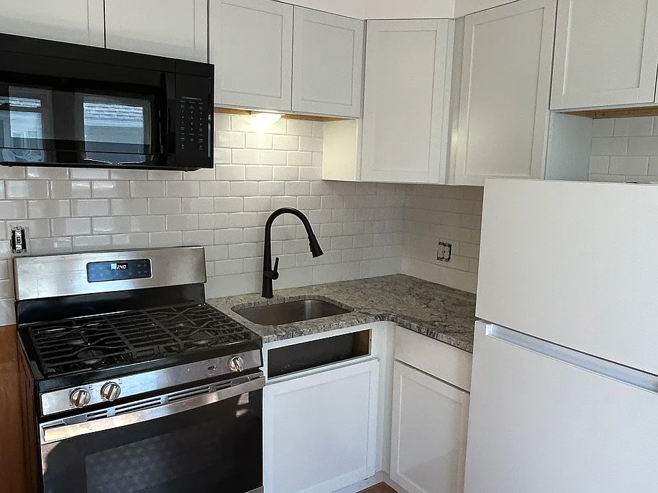 22 Greenwich St #2