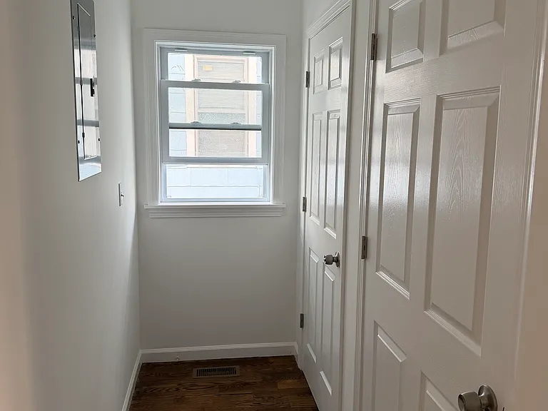 1257 Howard Ave #1257 — Photo 4