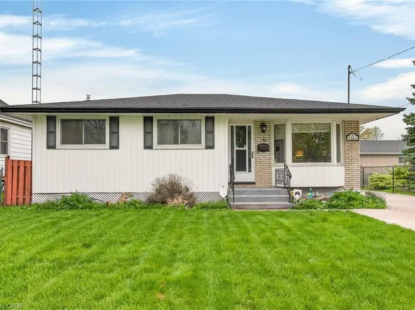8 Woodrow St N, Saint Catharines, ON L2P 3K1