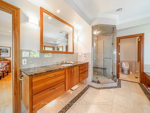 5th image of 403 Henniger Rd